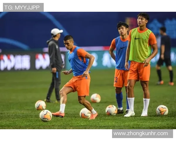 广州恒大战平山东鲁能,中超榜首之争愈发激烈,球队实力逐渐呈现平衡状态 广州恒大战平山东鲁能,中超榜首之争愈发激烈,球队实力逐渐呈现平衡状态