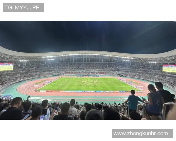 广州足球队的节奏探秘：从战术布局到球迷文化的全景分析